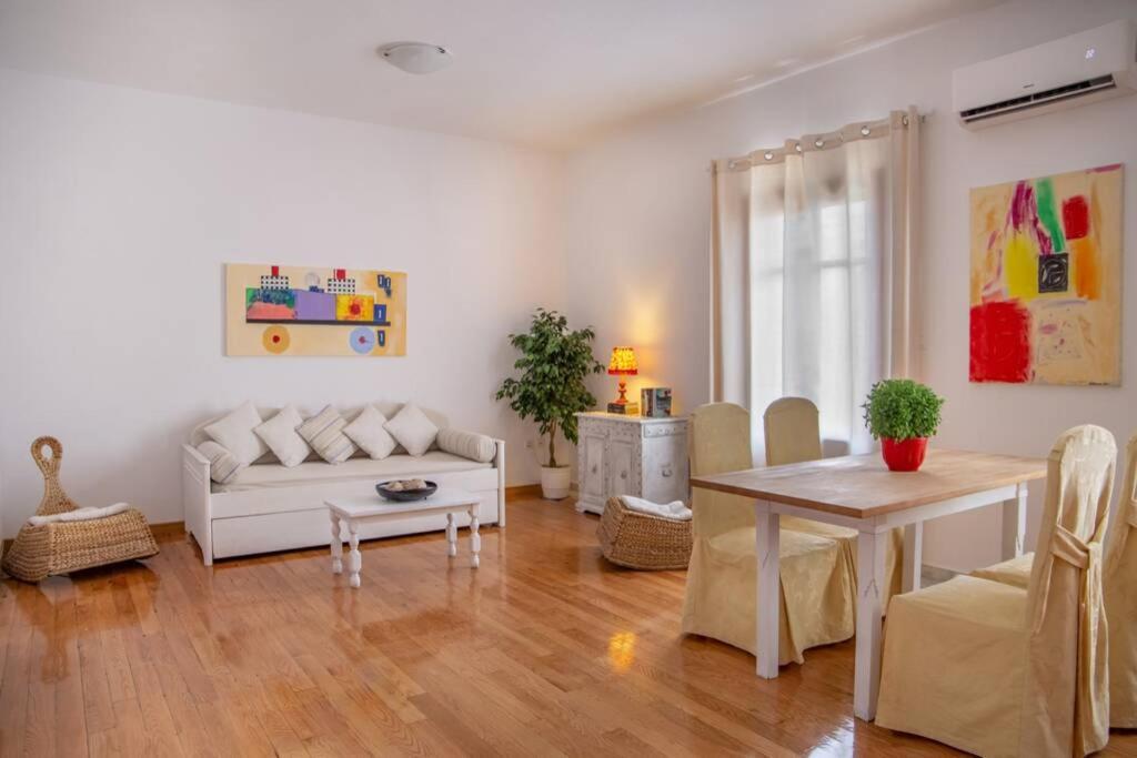 Seaview Stylish Flat In Andros - Walk To Beach Екстер'єр фото