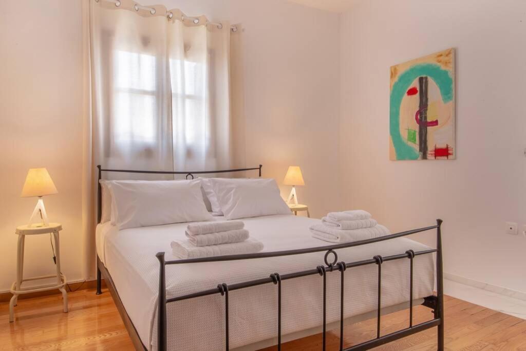 Seaview Stylish Flat In Andros - Walk To Beach Екстер'єр фото