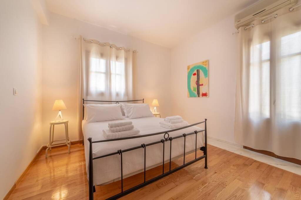 Seaview Stylish Flat In Andros - Walk To Beach Екстер'єр фото
