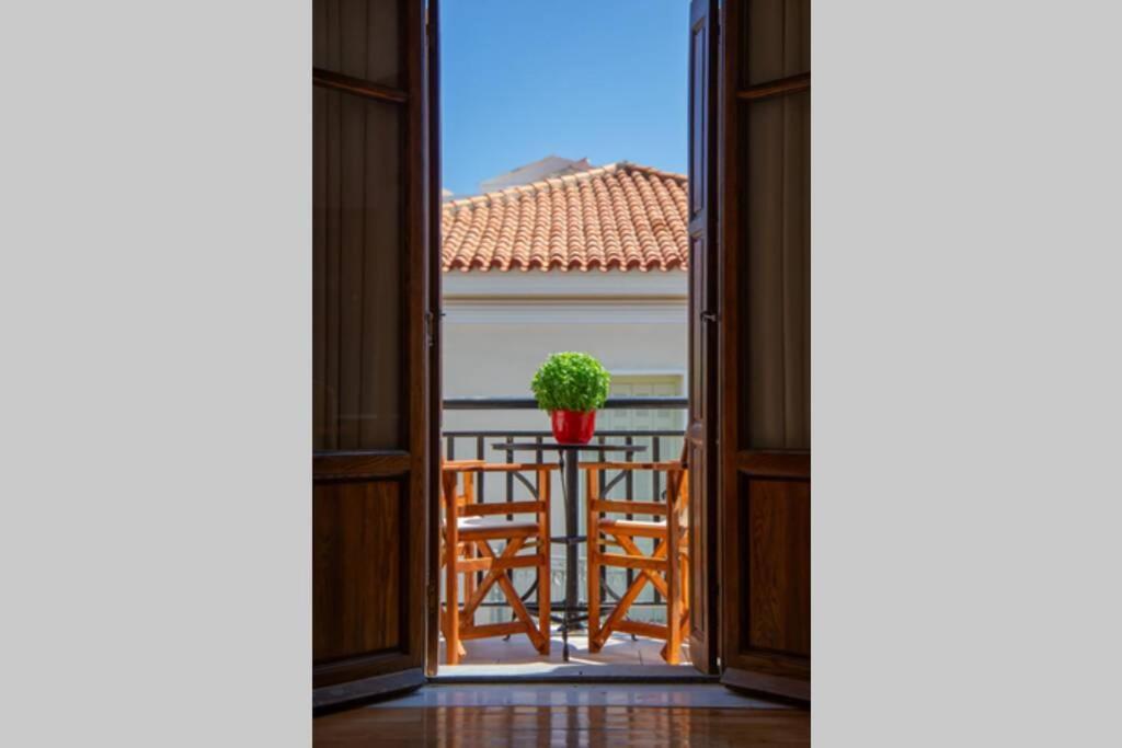 Seaview Stylish Flat In Andros - Walk To Beach Екстер'єр фото